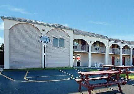 Rodeway Inn Эфингем Экстерьер фото