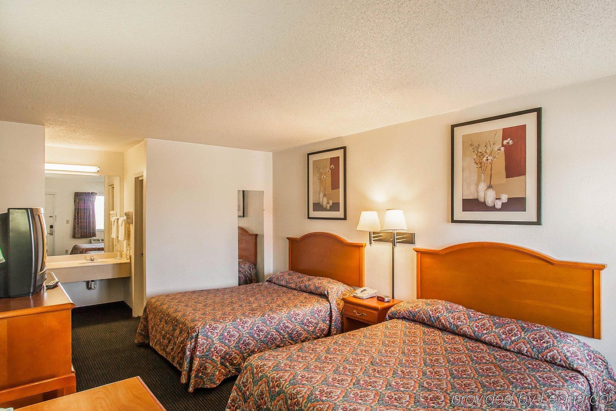 Rodeway Inn Эфингем Экстерьер фото